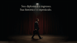 Seu diploma é só o ingresso. Sua história é o espetáculo.